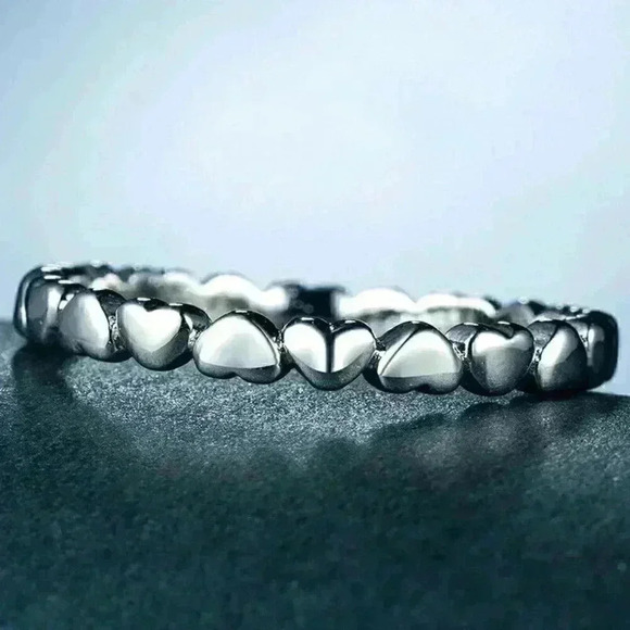 New 925 Silver Heart Band Ring - Picture 2 of 3